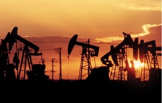 国际油价低企减少投资,危及长期石油供应